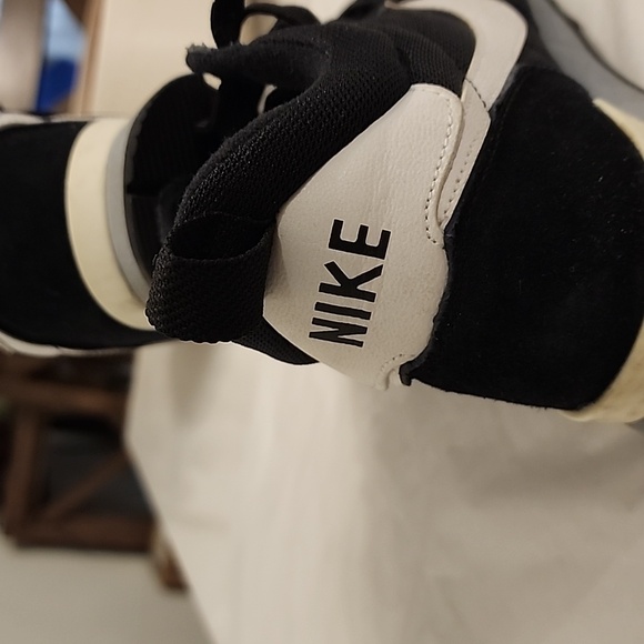 N I K E BLACK SHOES - Picture 4 of 7